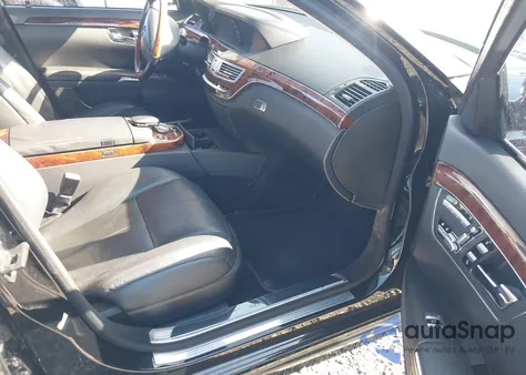 2007 Mercedes-Benz S 550 z USA, uszkodzony, nr VIN WDDNG71X97A117852